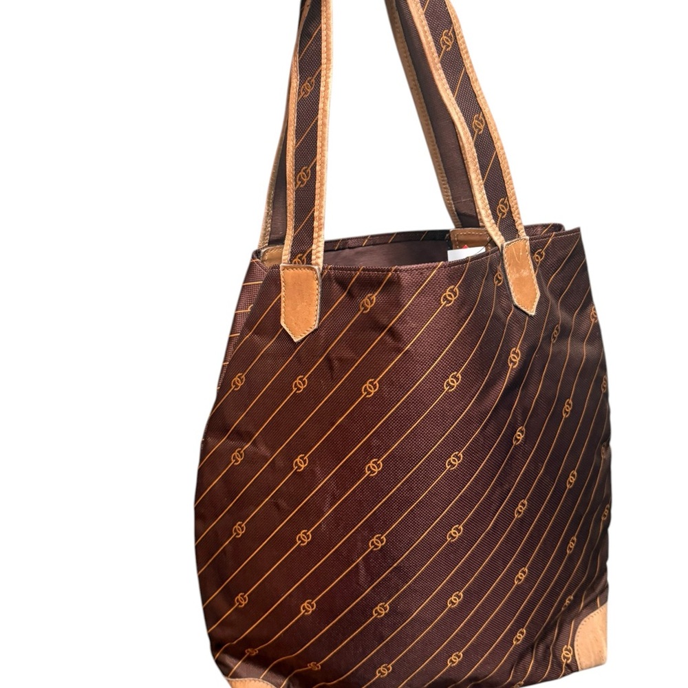 Vintage Gucci Crest Monogram Tote | Late 70s GG Canvas Shoulder Bag - Picture 4 of 12